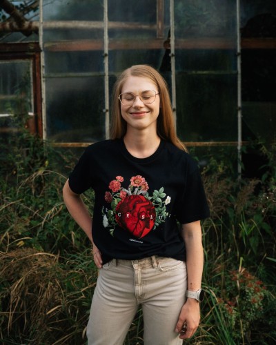 SERCE SŁUGI czarny t-shirt z nadrukiem front