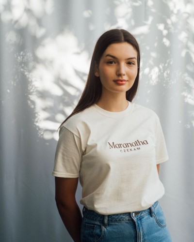 MARANATHA t-shirt z haftem natural
