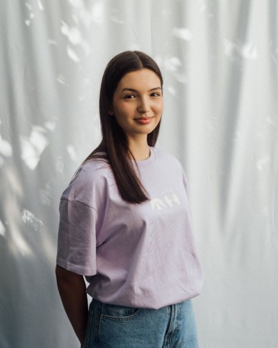 PRAWDZIWA RADOŚĆ fioletowy t-shirt  z nadrukiem